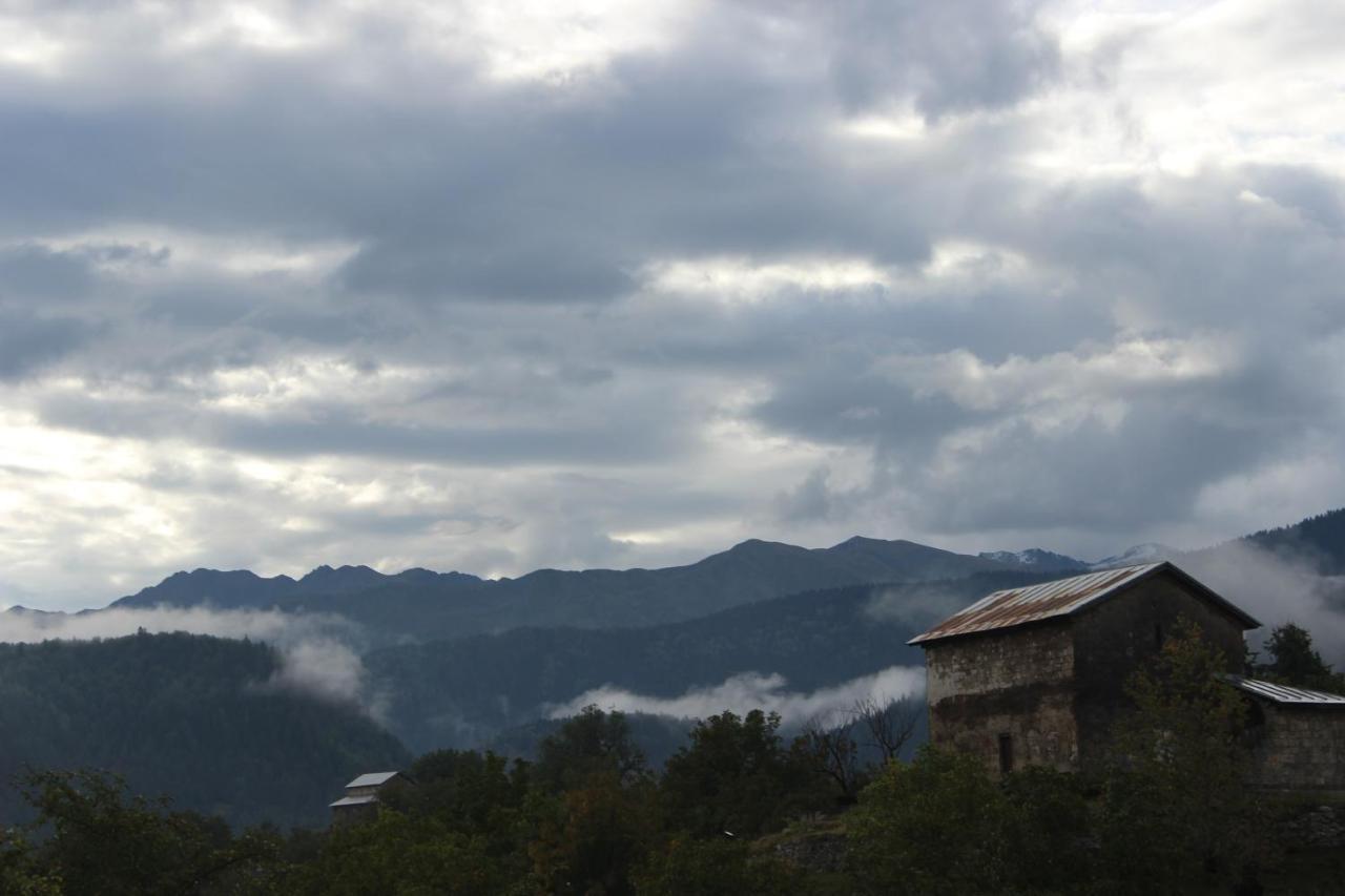 Village House Mestia Esterno foto